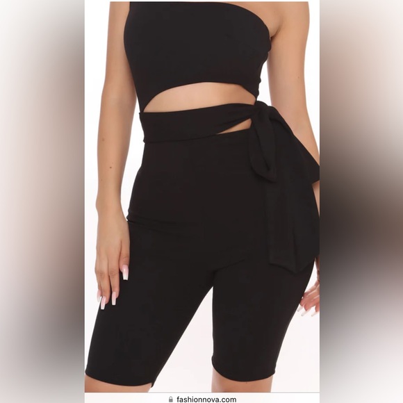 Fashion Nova romper 🖤 - Picture 2 of 9